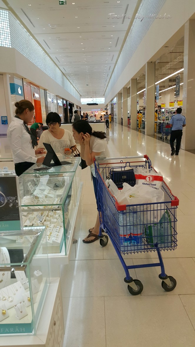 women_and_jewellery[1]