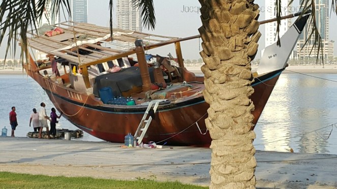 Dhows, Fishermen, Photograph, Repairing the boats.